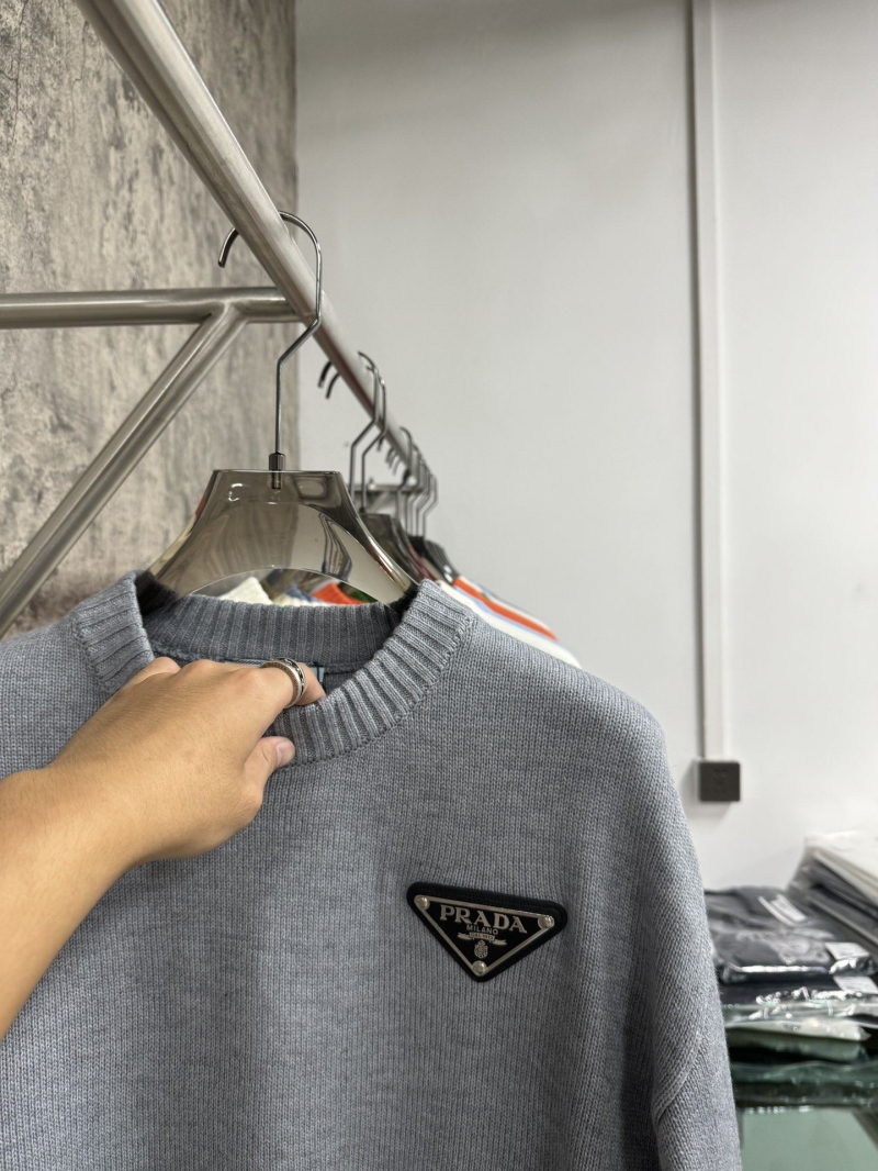 Pra*a sweater